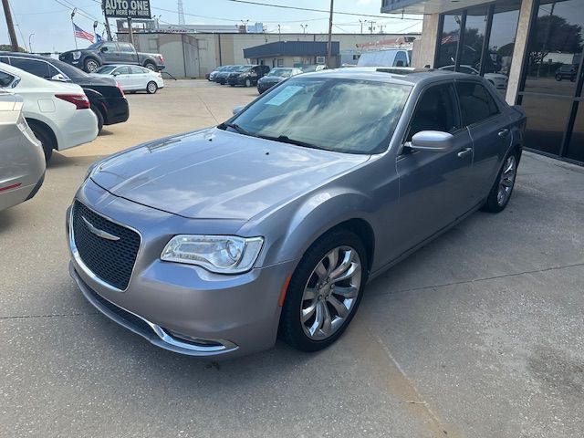 2017 Chrysler 300 Limited